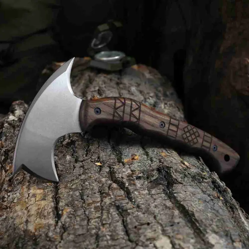 Tribal-Engraved Handmade Tomahawk "Dakuri" 1