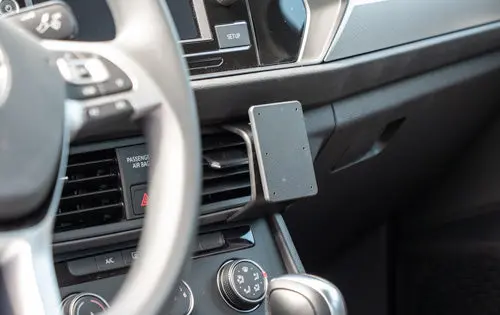 Vw Jetta Center Dashboard Mount – Streamlined Oem-Fit Installation 1