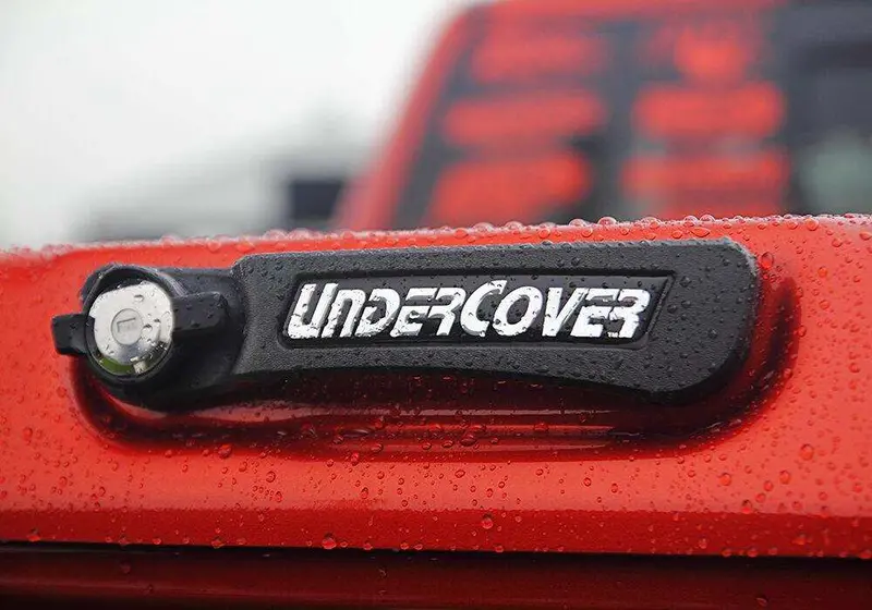 Undercover Elite Lx Hard Tonneau Cover – Low-Profile Aluminum, Fits 2020 Ford F-150 5'7" Bed (Js Model) 1